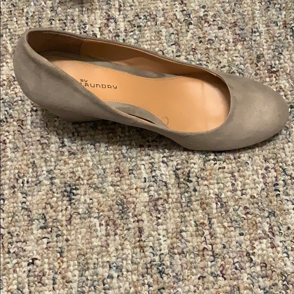 dark taupe colored pair of work shoes